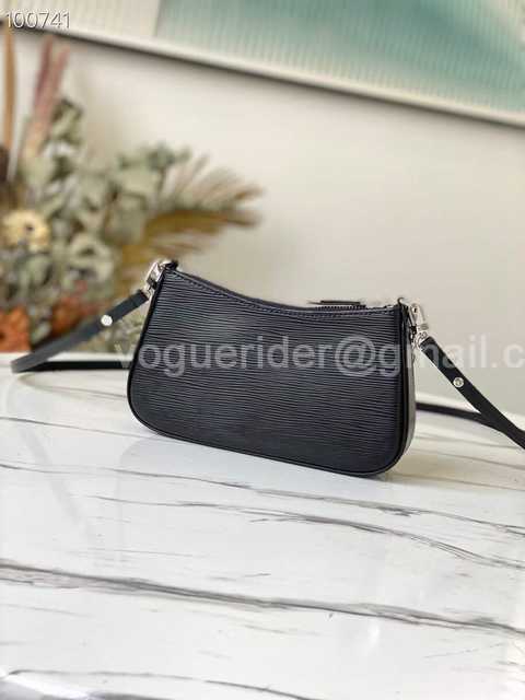 M80471 Easy Pouch On Strap 19 M80471 Easy Pouch On Strap 19