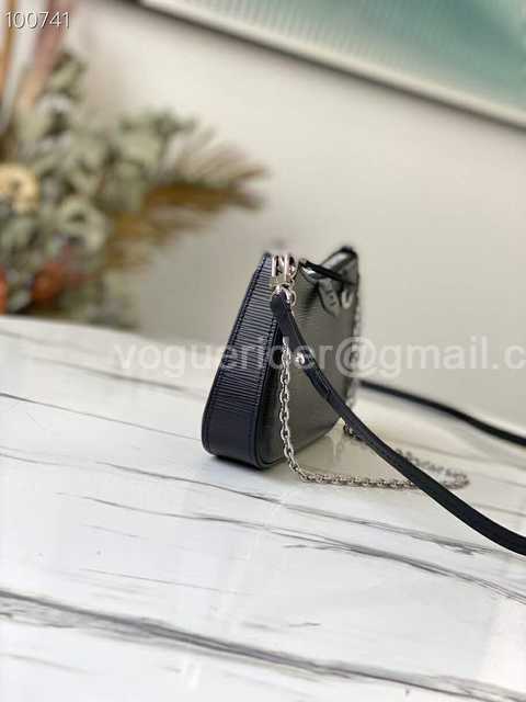 M80471 Easy Pouch On Strap 19 M80471 Easy Pouch On Strap 19