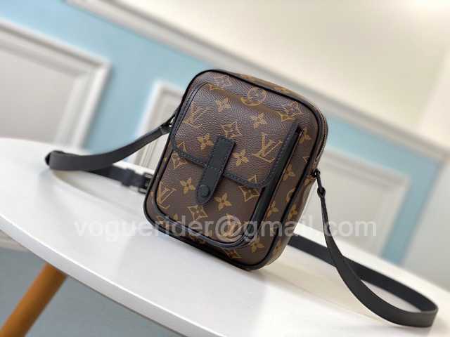 M69404 Wearable Wallet 17 M69404 Wearable Wallet 17