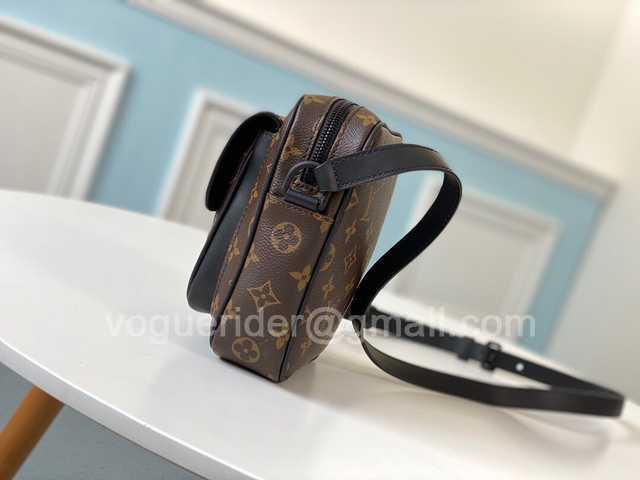 M69404 Wearable Wallet 17 M69404 Wearable Wallet 17