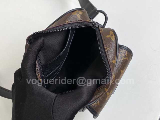 M69404 Wearable Wallet 17 M69404 Wearable Wallet 17