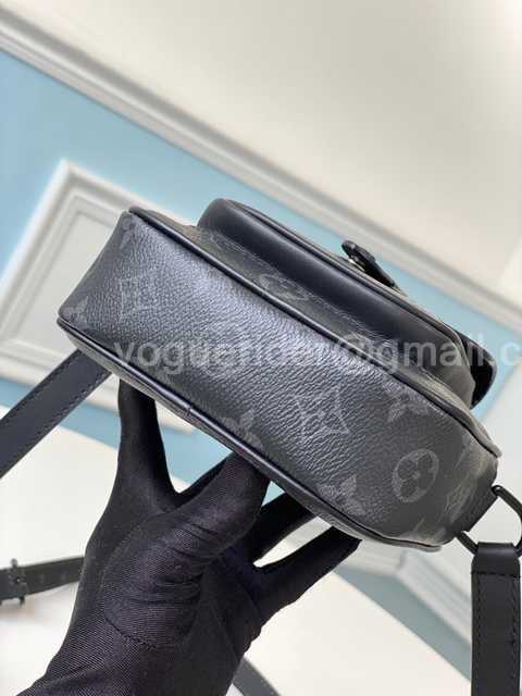 M69404 Wearable Wallet 17 M69404 Wearable Wallet 17