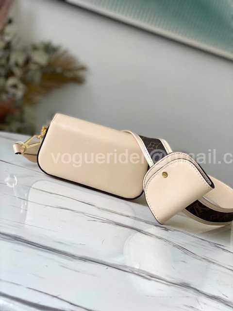 M69841 Officer 17 M69841 Officer 17