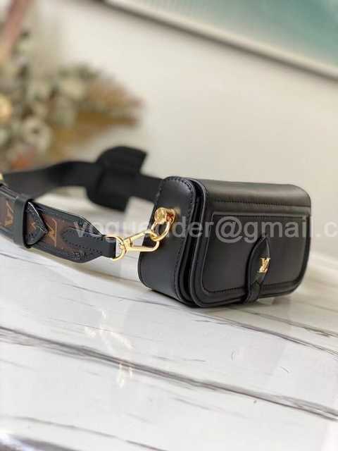 M69841 Officer 17 M69841 Officer 17