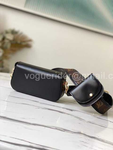 M69841 Officer 17 M69841 Officer 17
