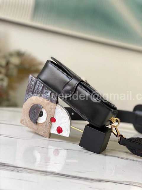 M69841 Officer 17 M69841 Officer 17