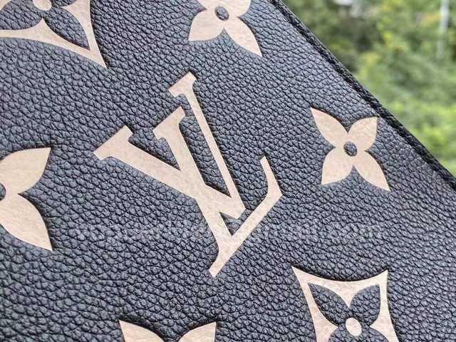 M80449 Petit Sac Plat 17 M80449 Petit Sac Plat 17