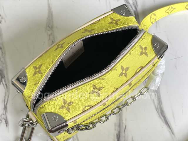 M44480 Mini Soft Trunk 18 M44480 Mini Soft Trunk 18