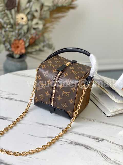 M43589 Square 15 M43589 Square 15