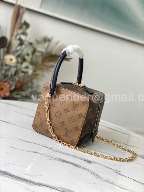M43589 Square 15 M43589 Square 15
