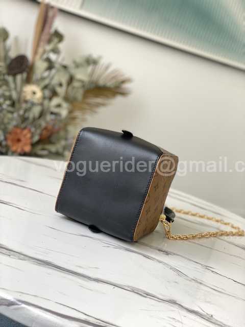 M43589 Square 15 M43589 Square 15