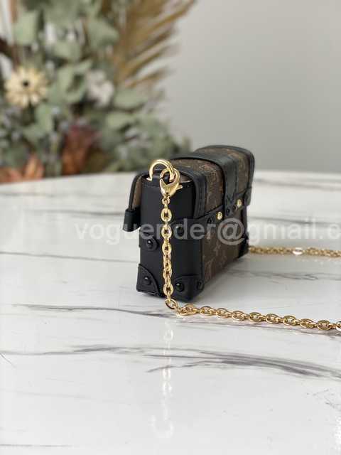 M68566 Essential Trunk 10 M68566 Essential Trunk 10
