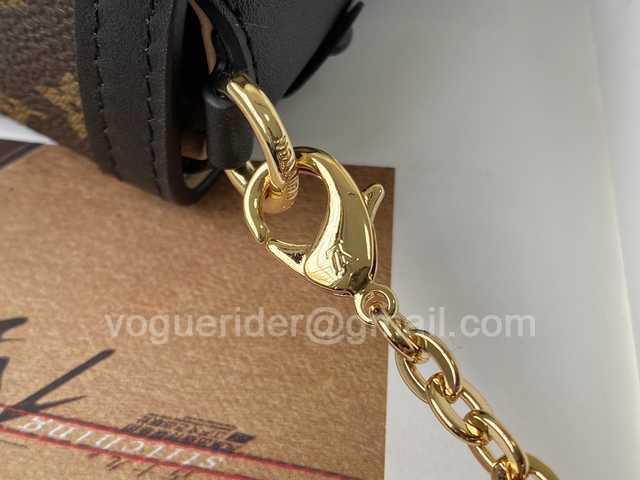 M68566 Essential Trunk 10 M68566 Essential Trunk 10