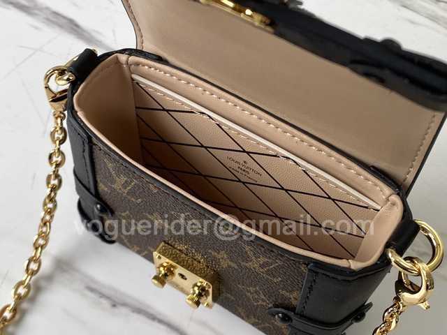 M68566 Essential Trunk 10 M68566 Essential Trunk 10