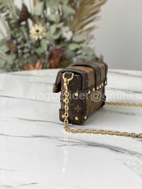 M68575 Essential Trunk 10 M68575 Essential Trunk 10