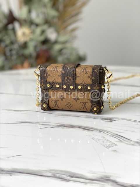 M68575 Essential Trunk 10 M68575 Essential Trunk 10