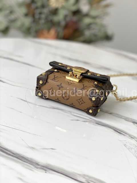 M68575 Essential Trunk 10 M68575 Essential Trunk 10