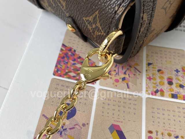 M68575 Essential Trunk 10 M68575 Essential Trunk 10