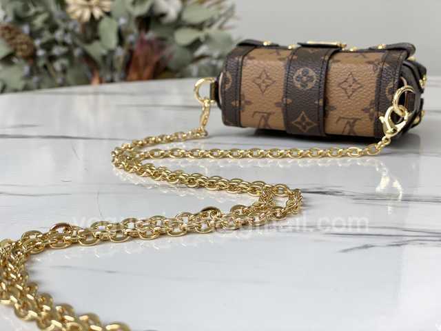 M68575 Essential Trunk 10 M68575 Essential Trunk 10