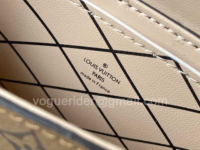 M68575 Essential Trunk 10 M68575 Essential Trunk 10