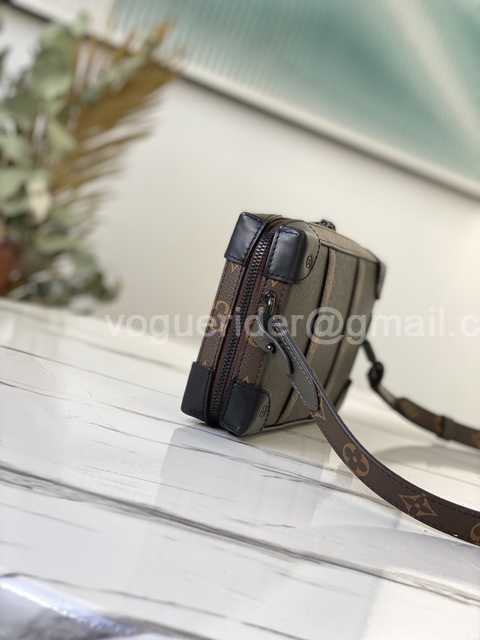 M30697 Soft Trunk 22 M30697 Soft Trunk 22
