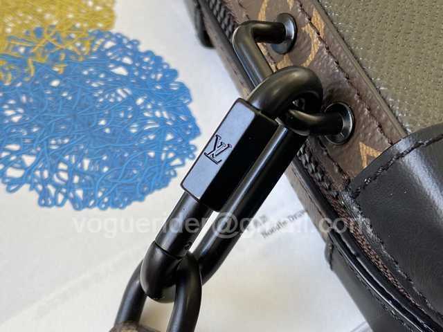 M30697 Soft Trunk 22 M30697 Soft Trunk 22