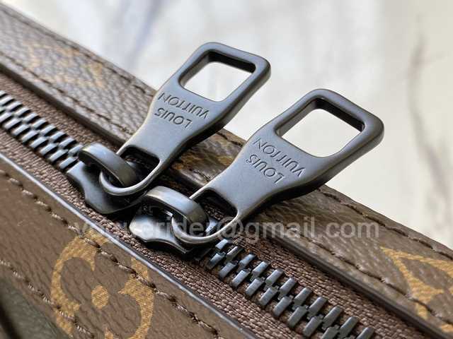 M30697 Soft Trunk 22 M30697 Soft Trunk 22