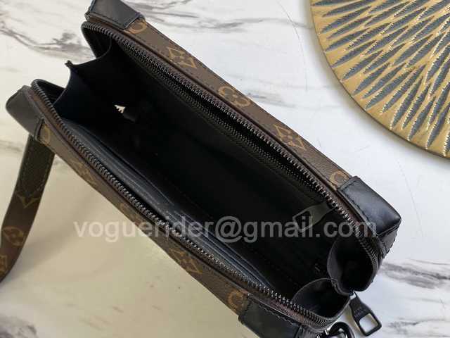 M30697 Soft Trunk 22 M30697 Soft Trunk 22