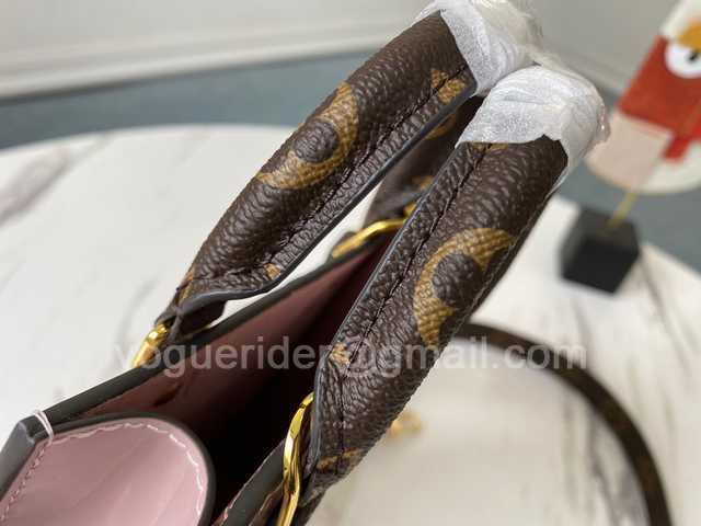 M90564 Petit Sac Plat 17 M90564 Petit Sac Plat 17