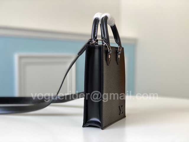 M69441 Petit Sac Plat 17 M69441 Petit Sac Plat 17