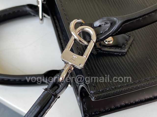 M69441 Petit Sac Plat 17 M69441 Petit Sac Plat 17
