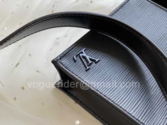 M69441 Petit Sac Plat 17 M69441 Petit Sac Plat 17