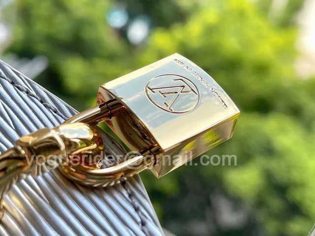 M80819 Padlock on Strap 19 M80819 Padlock on Strap 19