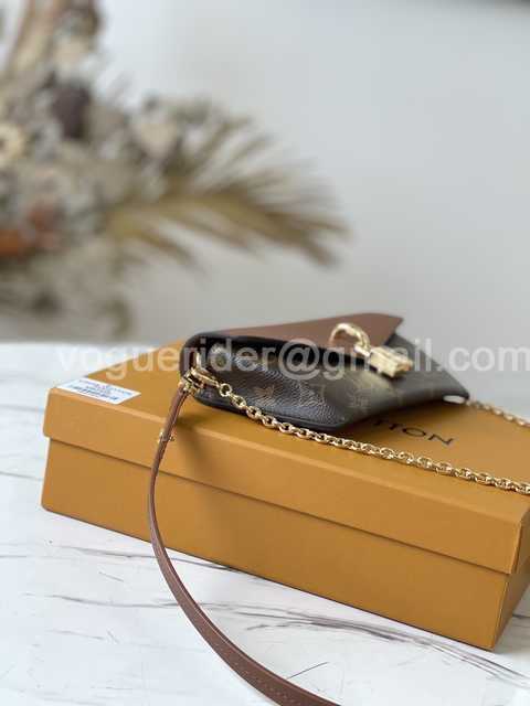 M80763 Padlock on Strap 19 M80763 Padlock on Strap 19