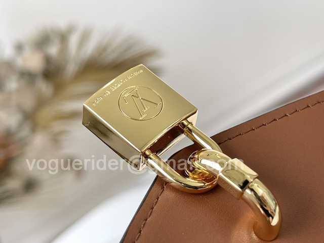 M80763 Padlock on Strap 19 M80763 Padlock on Strap 19