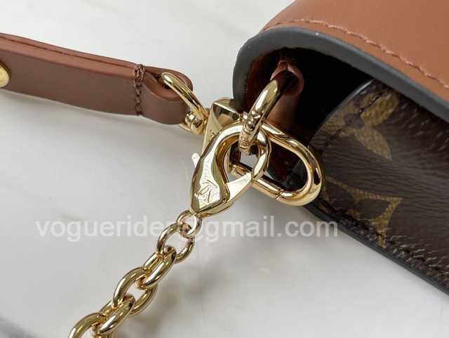 M80763 Padlock on Strap 19 M80763 Padlock on Strap 19