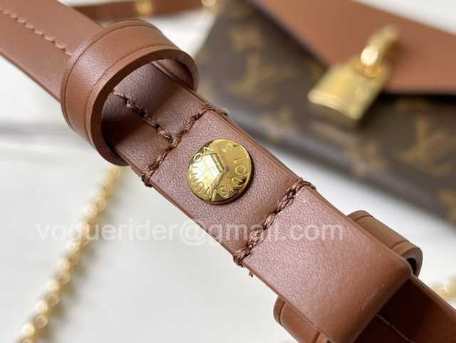 M80763 Padlock on Strap 19 M80763 Padlock on Strap 19