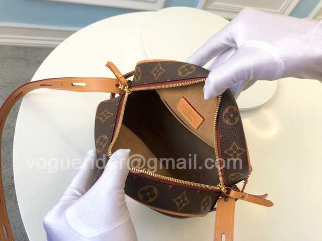 M52294 Boite Chapeau 22 M52294 Boite Chapeau 22