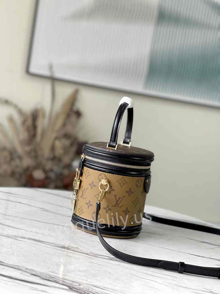 M43986 Vanity 17 M43986 Vanity 17