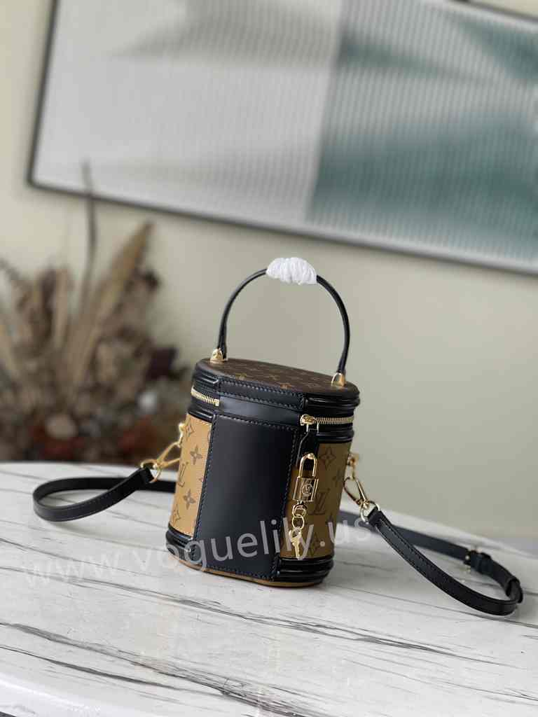 M43986 Vanity 17 M43986 Vanity 17
