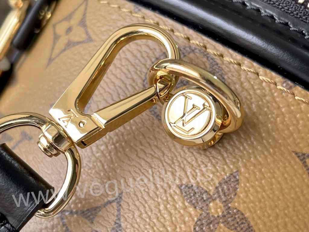M43986 Vanity 17 M43986 Vanity 17