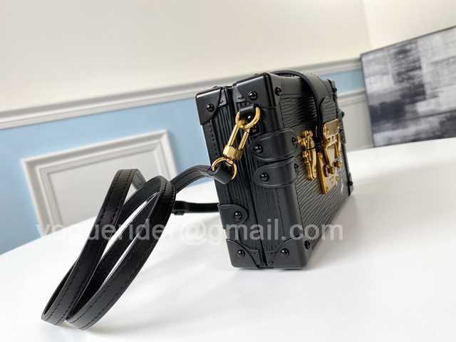 M40273 Petite Malle Box 19 M40273 Petite Malle Box 19