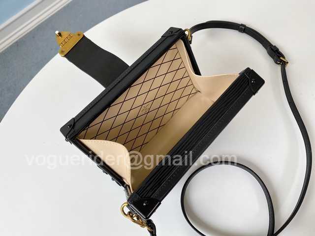 M40273 Petite Malle Box 19 M40273 Petite Malle Box 19