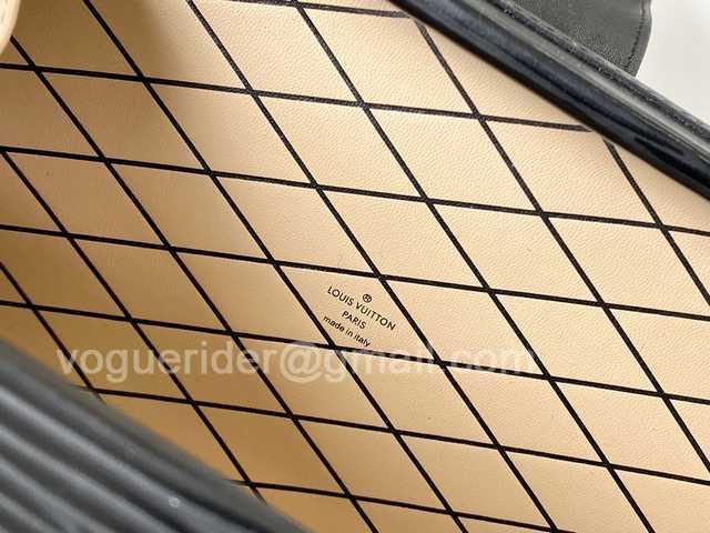 M40273 Petite Malle Box 19 M40273 Petite Malle Box 19