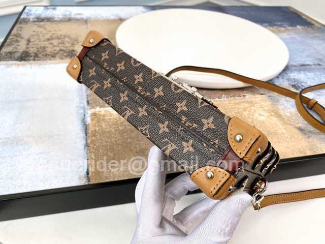 M52737 Petite Malle Box 19 M52737 Petite Malle Box 19