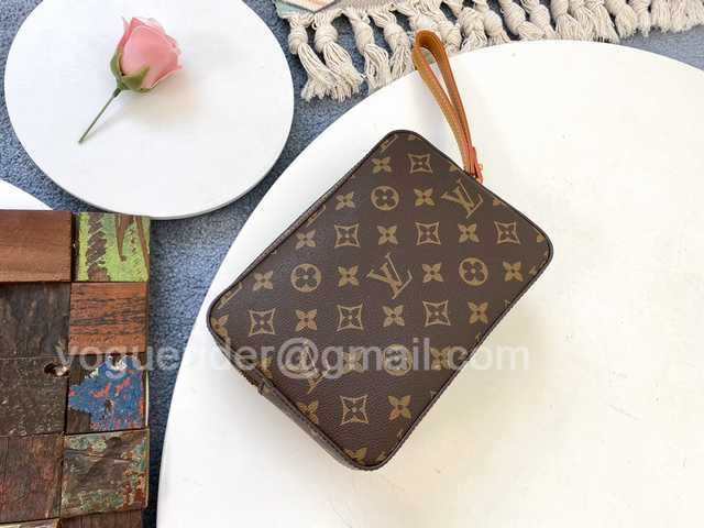M44779 Soft Trunk Clutch 21 M44779 Soft Trunk Clutch 21