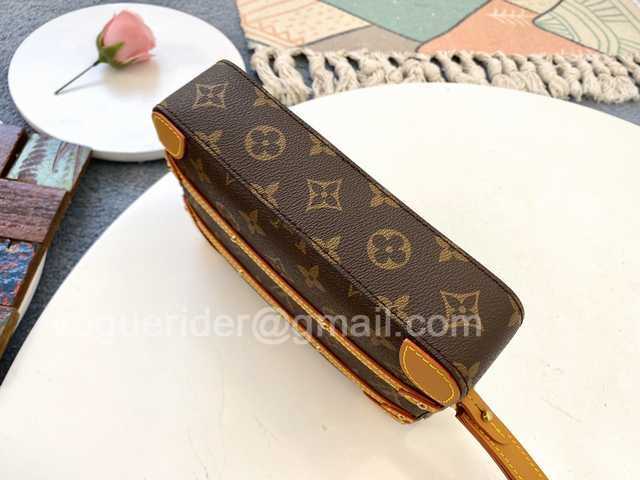 M44779 Soft Trunk Clutch 21 M44779 Soft Trunk Clutch 21