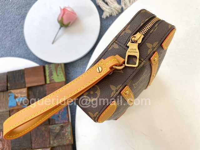 M44779 Soft Trunk Clutch 21 M44779 Soft Trunk Clutch 21