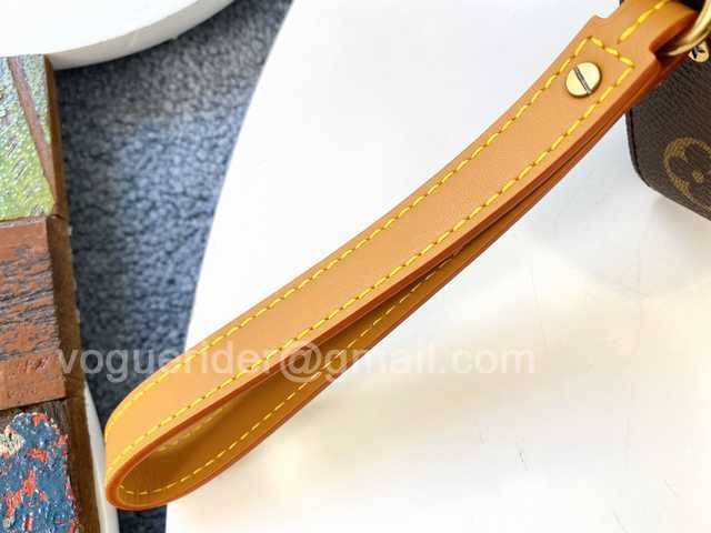 M44779 Soft Trunk Clutch 21 M44779 Soft Trunk Clutch 21