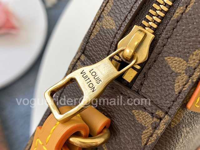 M44779 Soft Trunk Clutch 21 M44779 Soft Trunk Clutch 21